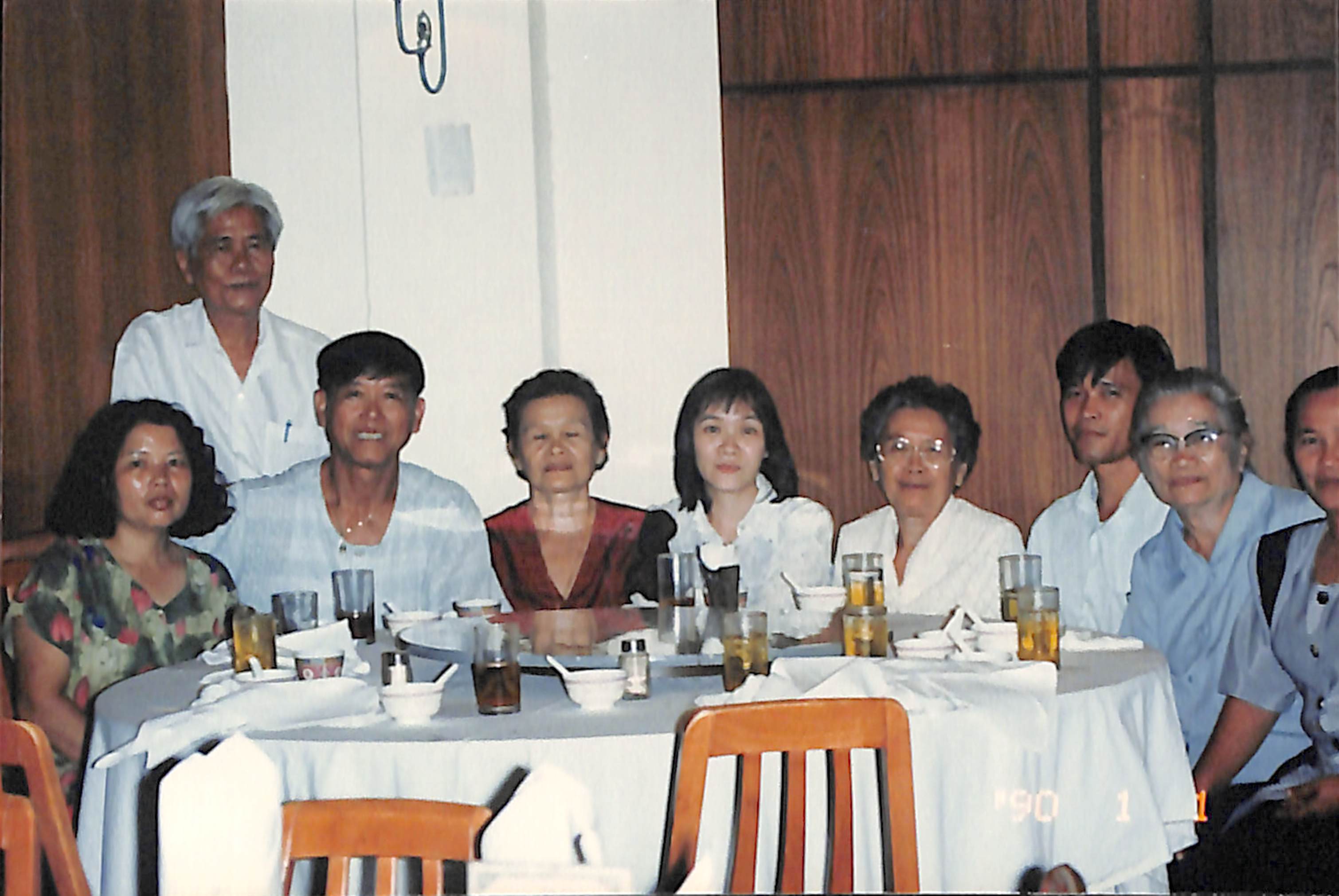 Read more about the article 曾憲盛、賴美珠與家人在泰國合影